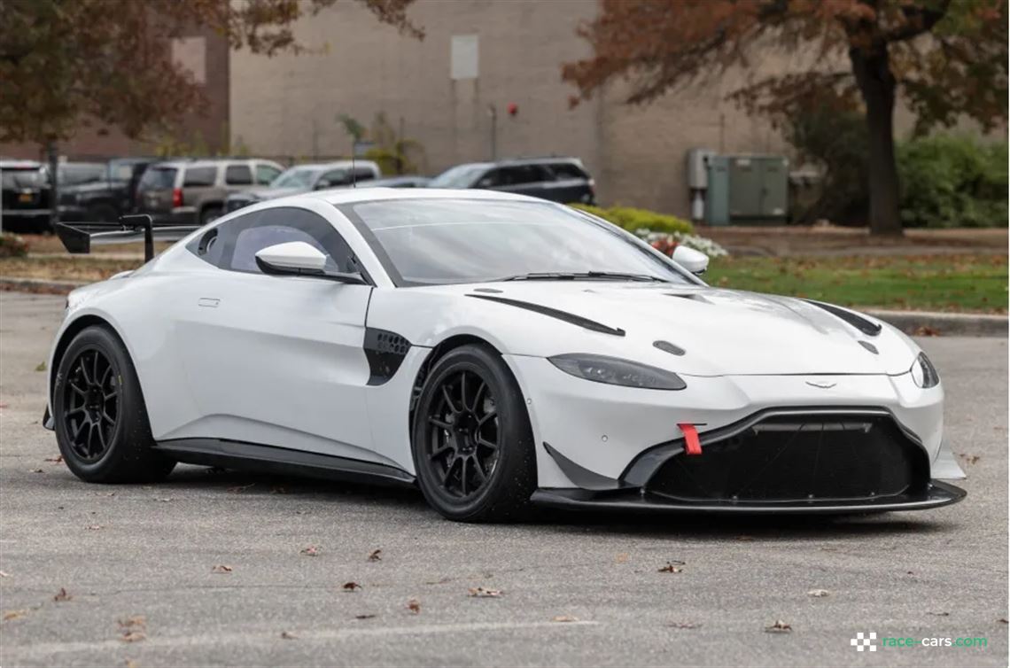 2023-aston-martin-vantage-gt4