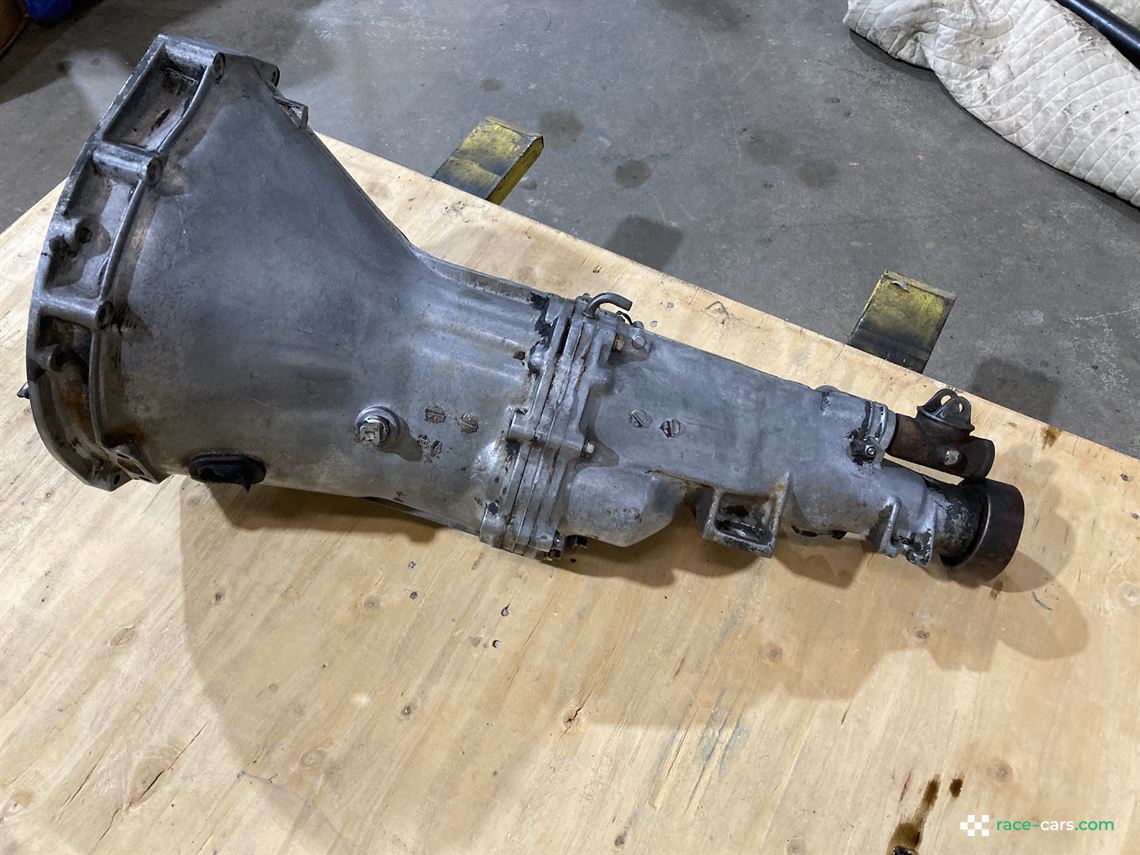 datsun-60-series-5-speed-transmission