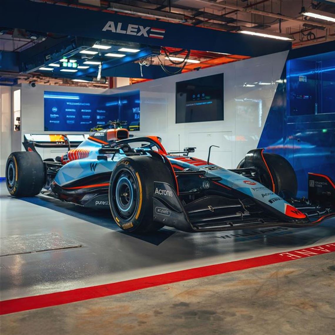 2023-williams-racing-fw45-official-show-car