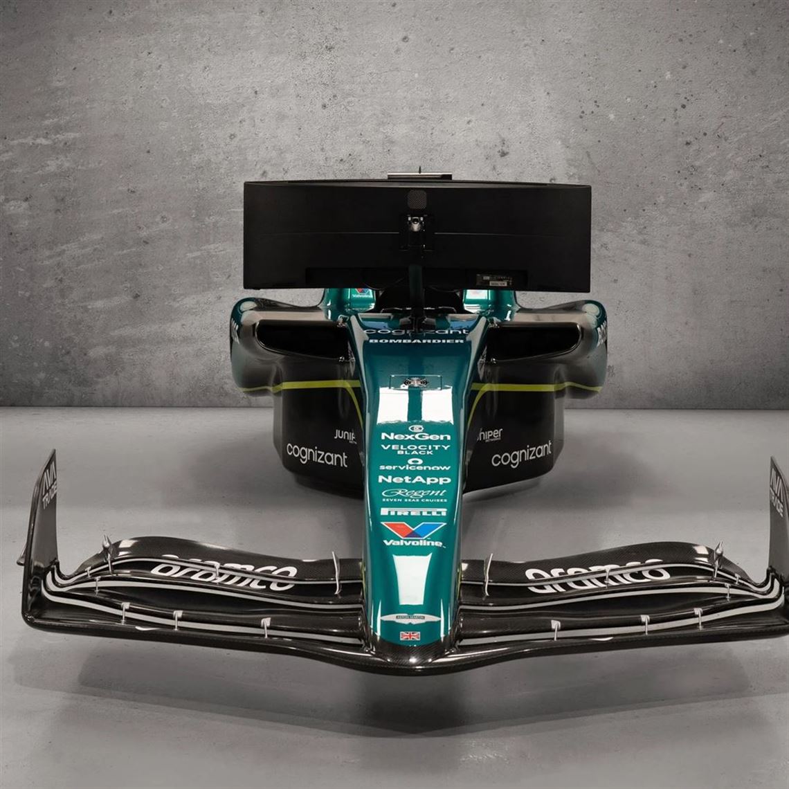 aston-martin-aramco-amr24-f1-team-simulator