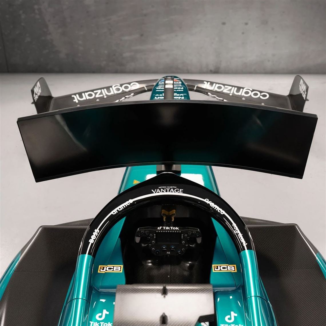 aston-martin-aramco-amr24-f1-team-simulator