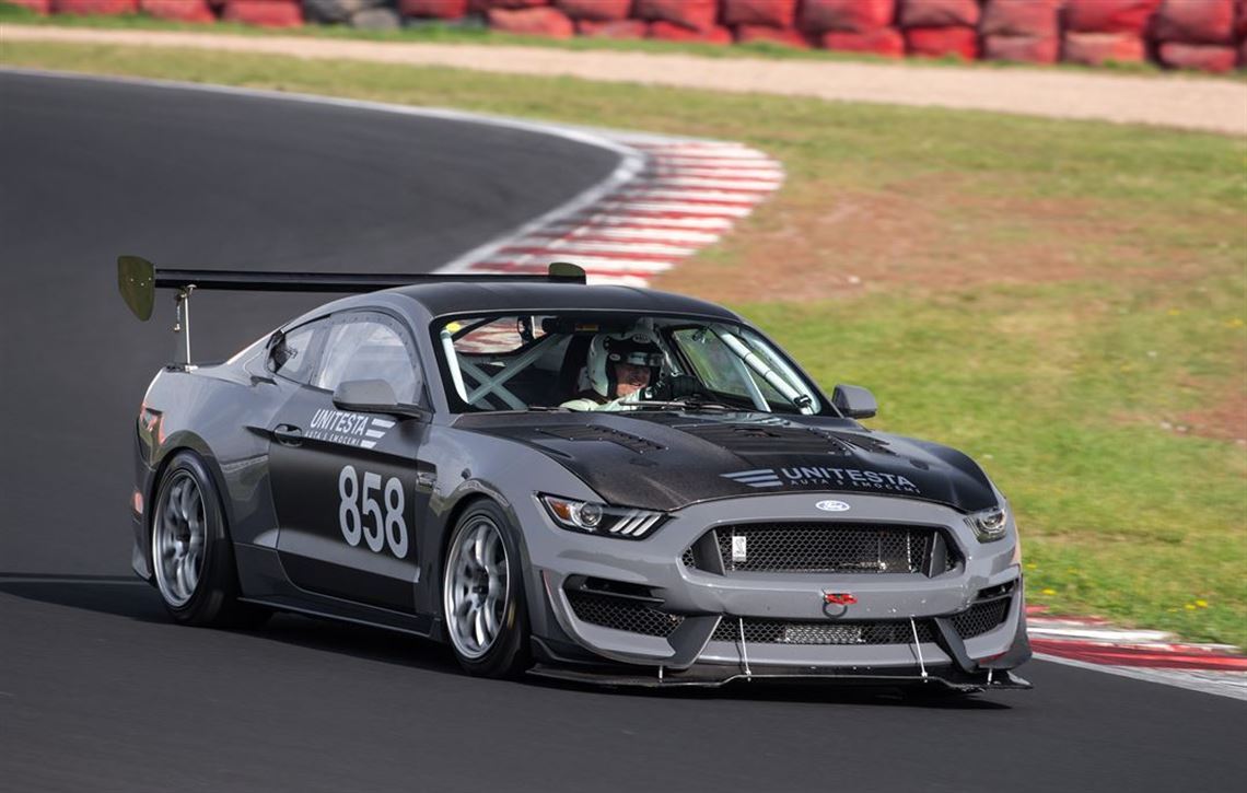 ford-mustang-gt4