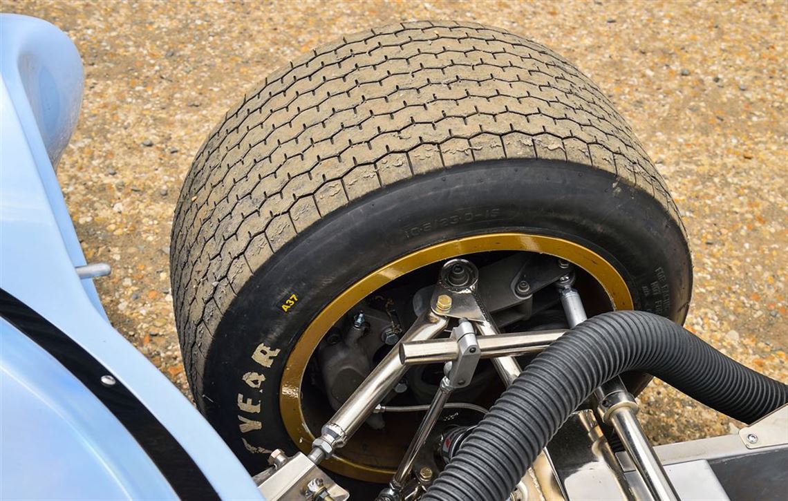lola-t70-mk3b